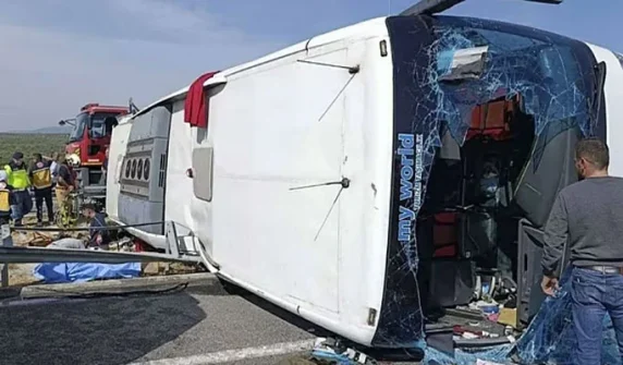 Bus and truck collide, 11 killed.