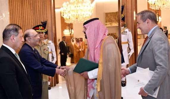 President meets with ambassadors-designate of France and Saudi Arabia