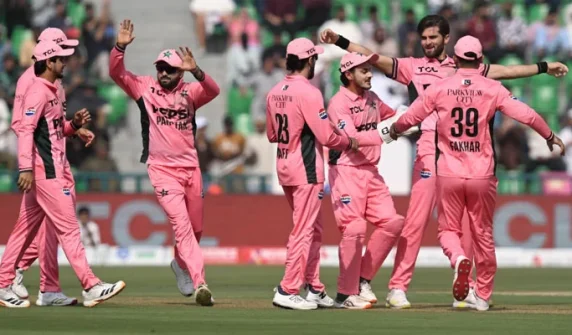 Pakistan wins toss against England