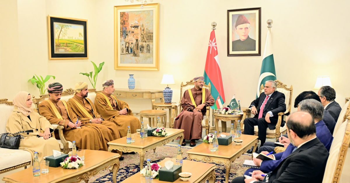 Omani Foreign Minister meets Ishaq Dar