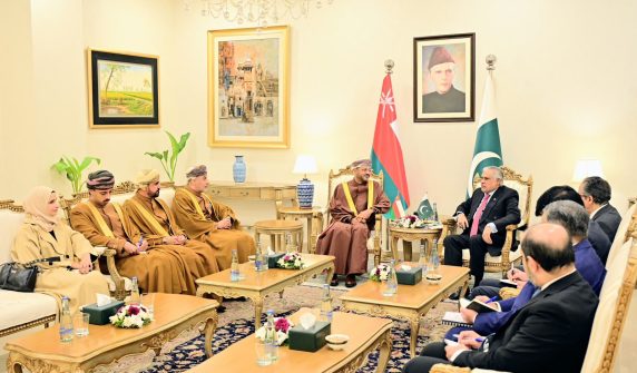 Omani Foreign Minister meets Ishaq Dar