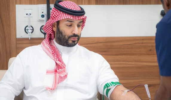 Saudi Crown Prince Mohammed bin Salman started the campaign by donating blood