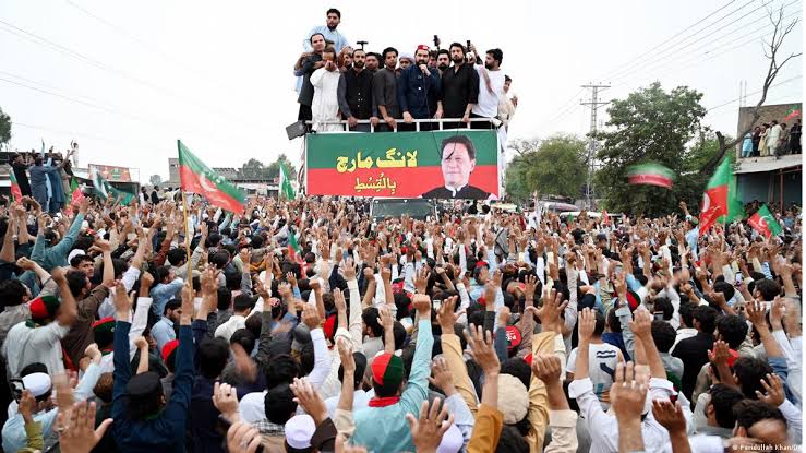 Fifth day of PTI long march, participants camp in Peshawar today