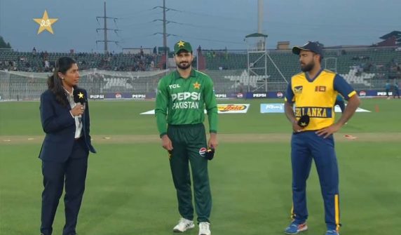 Sri Lanka wins toss, decides to bat against Pakistan.